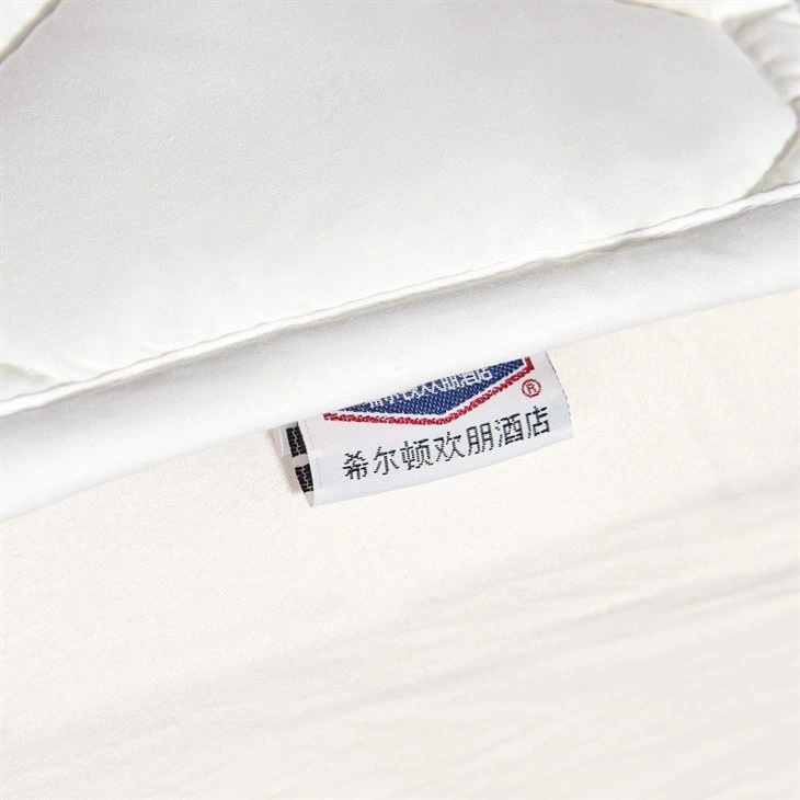 White Comfortable Polyester Mattress Protector price